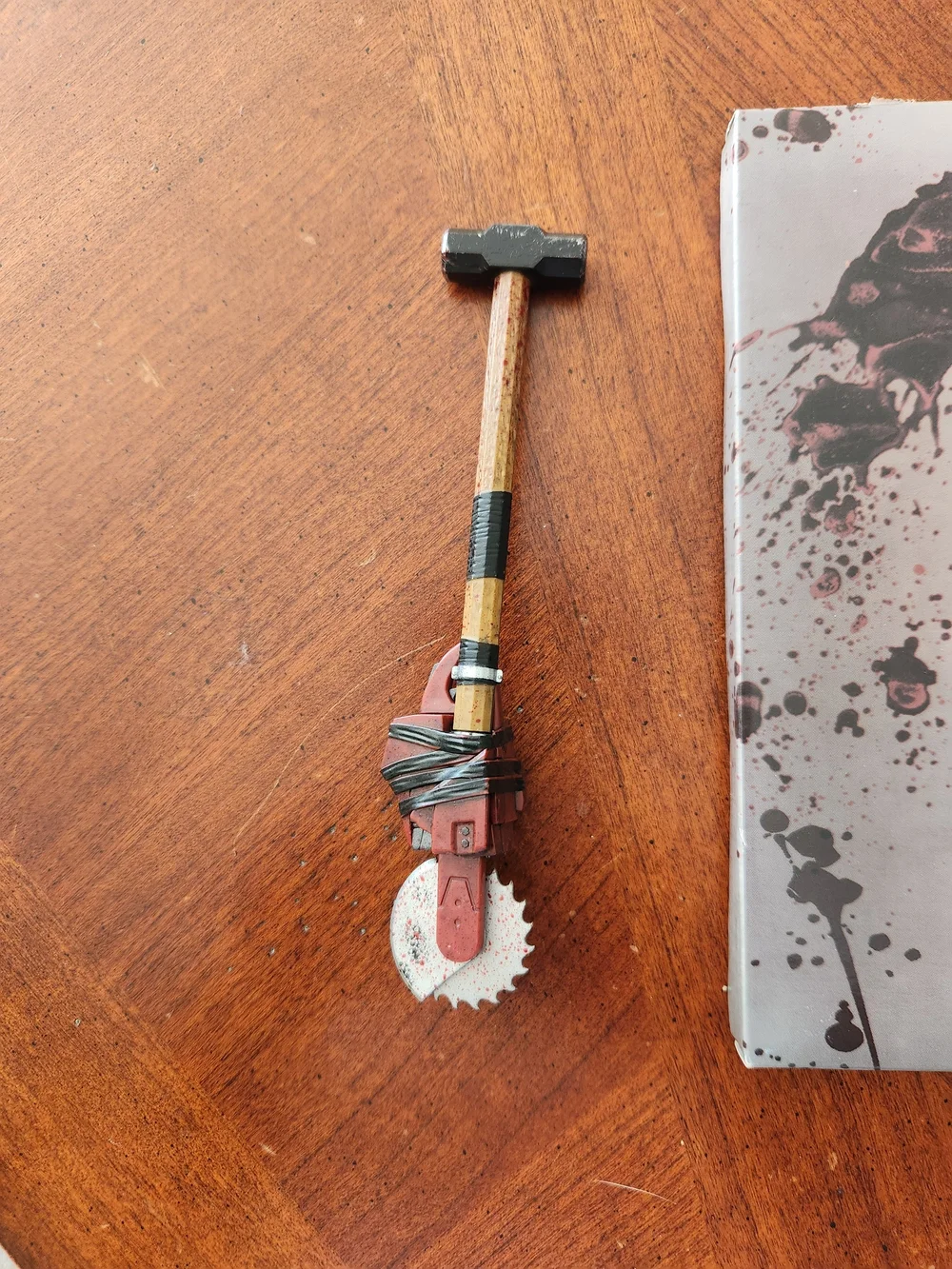 New Dead Rising 3 Themed Hammer & Saw Prop – Black and Red Pen